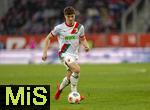 15.02.2026, Fussball 1. Bundesliga 2025/2026, 22.Spieltag, FC Augsburg - 1.FC Heidenheim, in der WWK-Arena Augsburg. Mert K�m�r (FC Augsburg) am Ball 