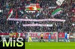 15.02.2026, Fussball 1. Bundesliga 2025/2026, 22.Spieltag, FC Augsburg - 1.FC Heidenheim, in der WWK-Arena Augsburg. Fanplakate in der Augsburger Kurve: Bayrische Leitkultur ist Zerst�rung von Subkultur, Free City Club - ACAB!! (All cops are Bastards), Plakat ist ein Protest gegen die Polizei-Razzia im Augsburger City Club
