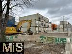 18.02.2026, M�nchen Trudering, Container-Lager auf einem Baugrund am Rappenweg. Ein tempor�res �bersee-Container-Depot in Trudering-Riem sorgt f�r unmut im Stadtrat. Eigentlich ist auf dem Gel�nde Wohnbebauung geplant, doch die Genehmigungen lassen auf sich warten, weshalb einige Eigent�mer ihre Fl�chen nun f�r Zwischennutzungen vermieten, mit unangenehmen Folgenwegen Schwerlastverkehr f�r die Anwohner. 