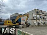 18.02.2026, M�nchen Trudering, Container-Lager auf einem Baugrund am Rappenweg. Ein tempor�res �bersee-Container-Depot in Trudering-Riem sorgt f�r unmut im Stadtrat. Eigentlich ist auf dem Gel�nde Wohnbebauung geplant, doch die Genehmigungen lassen auf sich warten, weshalb einige Eigent�mer ihre Fl�chen nun f�r Zwischennutzungen vermieten, mit unangenehmen Folgenwegen Schwerlastverkehr f�r die Anwohner. 