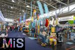 20.02.2026, Die Reise- und Freizeitmesse f.r.e.e.26 in M�nchen im Messegel�nde Riem. 
 Stand-Up-Paddleboards in der Wassersport-Abteilung