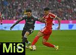 21.02.2026, Fussball Bundesliga 2025/2026, 23.Spieltag, FC Bayern M�nchen - Eintracht Frankfurt, in der Allianz-Arena M�nchen,   v.l. Nnamdi Collins (Eintracht Frankfurt) gegen Luis Diaz (FC Bayern M�nchen) 


