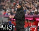 21.02.2026, Fussball Bundesliga 2025/2026, 23.Spieltag, FC Bayern M�nchen - Eintracht Frankfurt, in der Allianz-Arena M�nchen,   
Trainer Albert Riera (Eintracht Frankfurt) unzufrieden.

