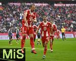 21.02.2026, Fussball Bundesliga 2025/2026, 23.Spieltag, FC Bayern M�nchen - Eintracht Frankfurt, in der Allianz-Arena M�nchen,   der Jubel nach dem 2:0 von Harry Kane (FC Bayern M�nchen) v.l. Harry Kane (FC Bayern M�nchen) und Aleksandar Pavlovic (FC Bayern M�nchen) 

