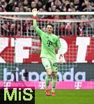 21.02.2026, Fussball Bundesliga 2025/2026, 23.Spieltag, FC Bayern M�nchen - Eintracht Frankfurt, in der Allianz-Arena M�nchen,   Torwart Jonas Urbig (FC Bayern M�nchen) 


