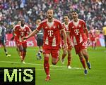 21.02.2026, Fussball Bundesliga 2025/2026, 23.Spieltag, FC Bayern M�nchen - Eintracht Frankfurt, in der Allianz-Arena M�nchen,   Torjubel nachdenklich dem 2:0 von Harry Kane (FC Bayern M�nchen) . v.l. Dayot Upamecano (FC Bayern M�nchen), Harry Kane (FC Bayern M�nchen), Jamal Musiala (Bayern M�nchen) und Aleksandar Pavlovic (Bayern M�nchen)  


