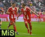 21.02.2026, Fussball Bundesliga 2025/2026, 23.Spieltag, FC Bayern M�nchen - Eintracht Frankfurt, in der Allianz-Arena M�nchen,   Torjubel nachdenklich dem 2:0 von Harry Kane (FC Bayern M�nchen) . v.l. Aleksandar Pavlovic (FC Bayern M�nchen) und Harry Kane (FC Bayern M�nchen) 


