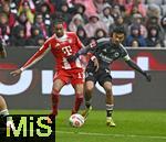 21.02.2026, Fussball Bundesliga 2025/2026, 23.Spieltag, FC Bayern M�nchen - Eintracht Frankfurt, in der Allianz-Arena M�nchen,   
v.l. Michael Olise (FC Bayern M�nchen) gegen Nathaniel Brown (Eintracht Frankfurt) 

