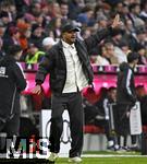 21.02.2026, Fussball Bundesliga 2025/2026, 23.Spieltag, FC Bayern M�nchen - Eintracht Frankfurt, in der Allianz-Arena M�nchen,   Trainer Vincent Kompany (FC Bayern M�nchen) gestikuliert,


