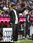 21.02.2026, Fussball Bundesliga 2025/2026, 23.Spieltag, FC Bayern M�nchen - Eintracht Frankfurt, in der Allianz-Arena M�nchen,   Trainer Vincent Kompany (FC Bayern M�nchen) gestikuliert,


