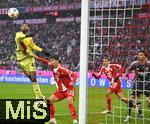 21.02.2026, Fussball Bundesliga 2025/2026, 23.Spieltag, FC Bayern M�nchen - Eintracht Frankfurt, in der Allianz-Arena M�nchen,   v.l. Torwart Kaua Santos (Eintracht Frankfurt), Hiroki Ito (FC Bayern M�nchen) , Jamal Musiala (Bayern M�nchen) 


