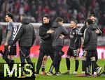 21.02.2026, Fussball Bundesliga 2025/2026, 23.Spieltag, FC Bayern M�nchen - Eintracht Frankfurt, in der Allianz-Arena M�nchen,   Trainer Albert Riera (Eintracht Frankfurt) traurig unter seinen Spieler.



