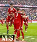 21.02.2026, Fussball Bundesliga 2025/2026, 23.Spieltag, FC Bayern M�nchen - Eintracht Frankfurt, in der Allianz-Arena M�nchen, Torjubel, Aleksandar Pavlovic (Bayern M�nchen) , Harry Kane (FC Bayern M�nchen), Luis Diaz (FC Bayern M�nchen) 