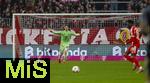 21.02.2026, Fussball Bundesliga 2025/2026, 23.Spieltag, FC Bayern M�nchen - Eintracht Frankfurt, in der Allianz-Arena M�nchen, Torwart Jonas Urbig (FC Bayern M�nchen) 