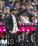 21.02.2026, Fussball Bundesliga 2025/2026, 23.Spieltag, FC Bayern M�nchen - Eintracht Frankfurt, in der Allianz-Arena M�nchen, Trainer Vincent Kompany (FC Bayern M�nchen) gibt Anweisungen. 