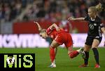 22.02.2026, Google Pixel Frauen-Fussball Bundesliga 2025/2026, 19.Spieltag, FC Bayern M�nchen - VfL Wolfsburg, im Bayern-Campus M�nchen, Giulia Gwinn (li, FC Bayern M�nchen) 