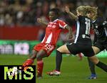 22.02.2026, Google Pixel Frauen-Fussball Bundesliga 2025/2026, 19.Spieltag, FC Bayern M�nchen - VfL Wolfsburg, im Bayern-Campus M�nchen, Bernadette Amani (FC Bayern M�nchen) setzt sich durch