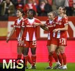 22.02.2026, Google Pixel Frauen-Fussball Bundesliga 2025/2026, 19.Spieltag, FC Bayern M�nchen - VfL Wolfsburg, im Bayern-Campus M�nchen, v.l. Momoko Tanikawa (FC Bayern M�nchen), Bernadette Amani (FC Bayern M�nchen), Georgia Stanway (FC Bayern M�nchen) und Klara B�hl (FC Bayern M�nchen) jubeln