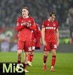 27.02.2026, Fussball 1. Bundesliga 2025/2026, 24.Spieltag, FC Augsburg - 1.FC K�ln, in der WWK-Arena Augsburg. v.l. Isak Johannesson (1.FC K�ln) und Jakub Kaminski (1.FC K�ln) sind niedergeschlagen,
 

